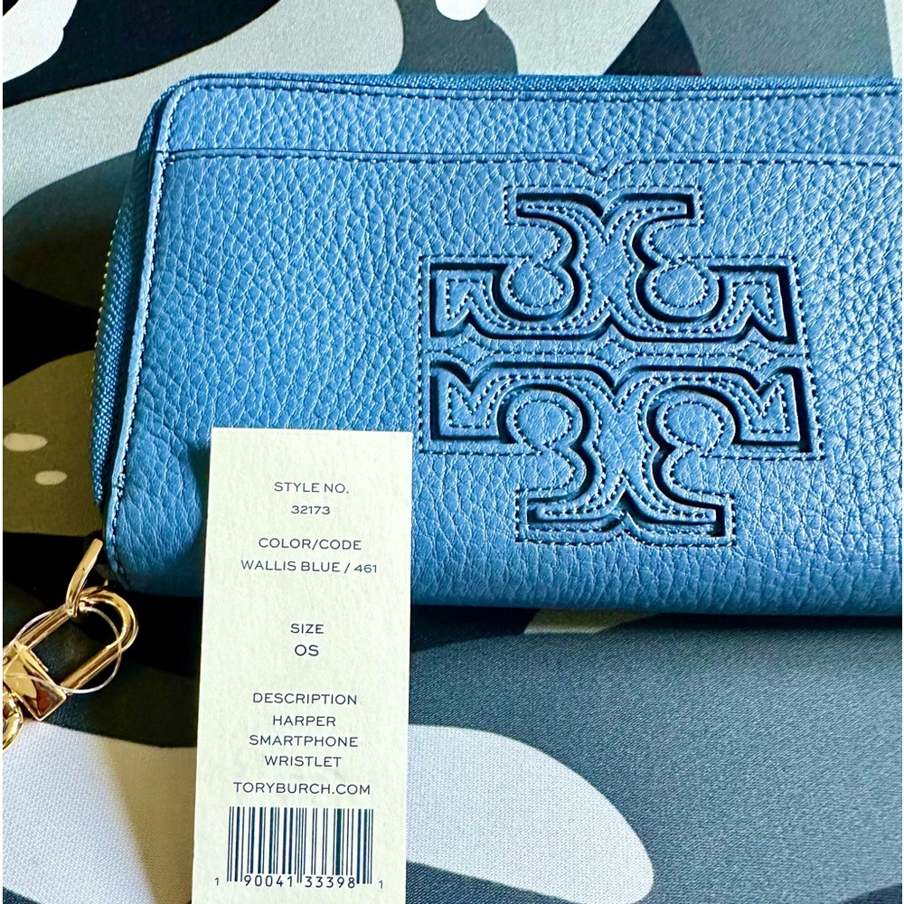 Tory Burch Harper wristlet BNWTS in Wallis blue